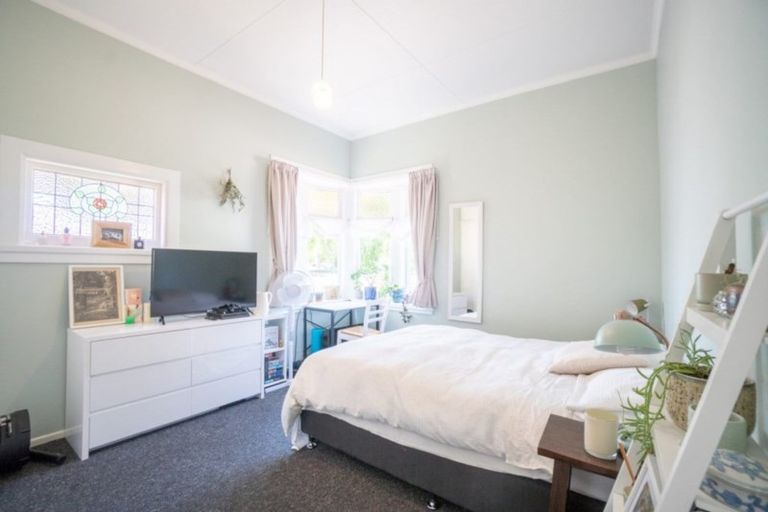 Photo of property in 40 Kingswood Street, Takaro, Palmerston North, 4412