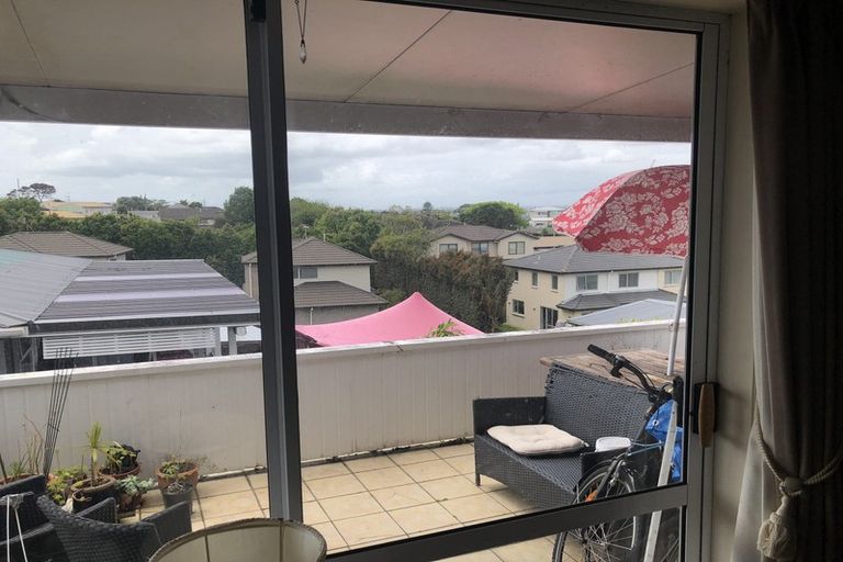 Photo of property in 28 Commissariat Road, Mount Wellington, Auckland, 1060