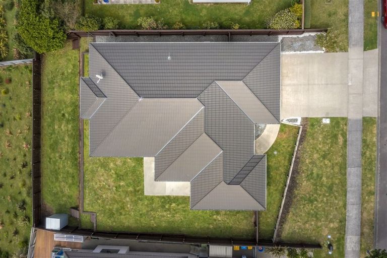 Photo of property in 17 Tongariro Drive, Aotea, Porirua, 5024