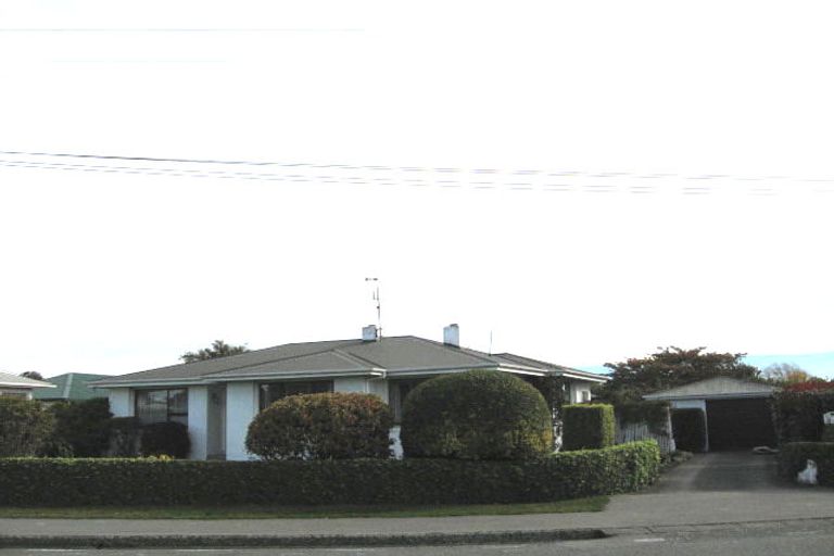 Photo of property in 46 Middlepark Road, Sockburn, Christchurch, 8042