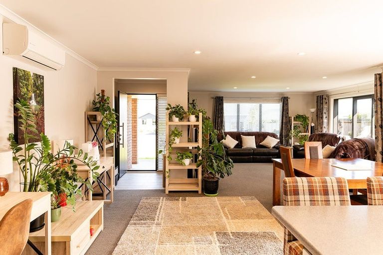 Photo of property in 136 Golden Shore Place, Coromandel, 3506