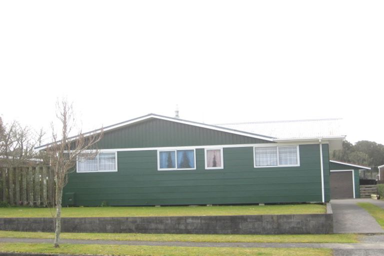 Photo of property in 12 Oberon Street, Stratford, 4332