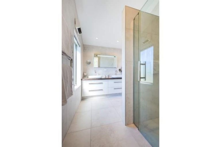 Photo of property in 11 Valerie Crescent, Okura, Albany, 0792