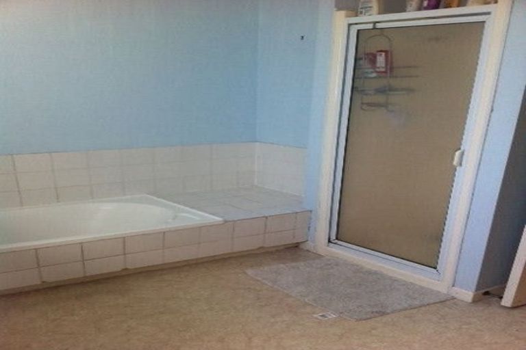 Photo of property in 84 Ocean View Road, Northcote, Auckland, 0627