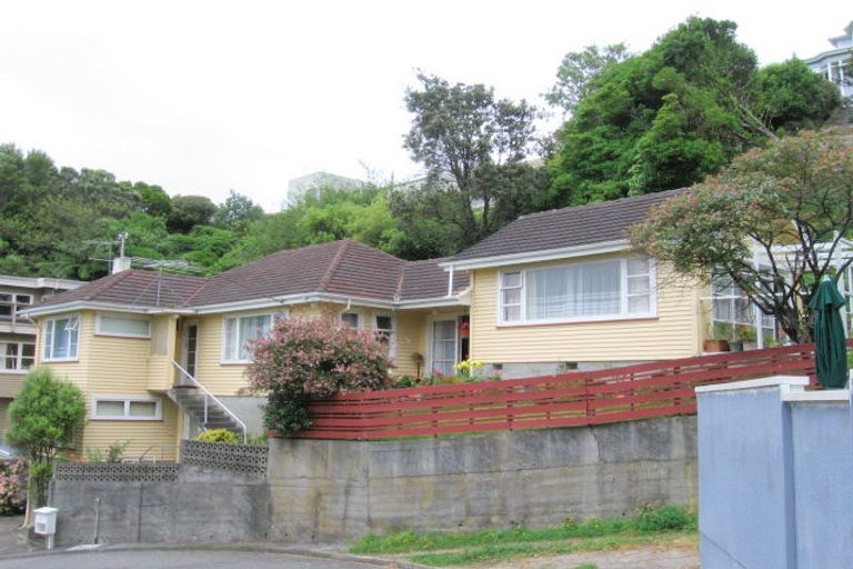 Photo of property in 16 Moffitt Street, Vogeltown, Wellington, 6021