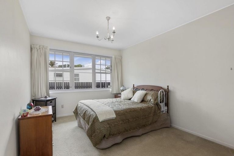 Photo of property in 2/53 Ludlam Crescent, Woburn, Lower Hutt, 5010