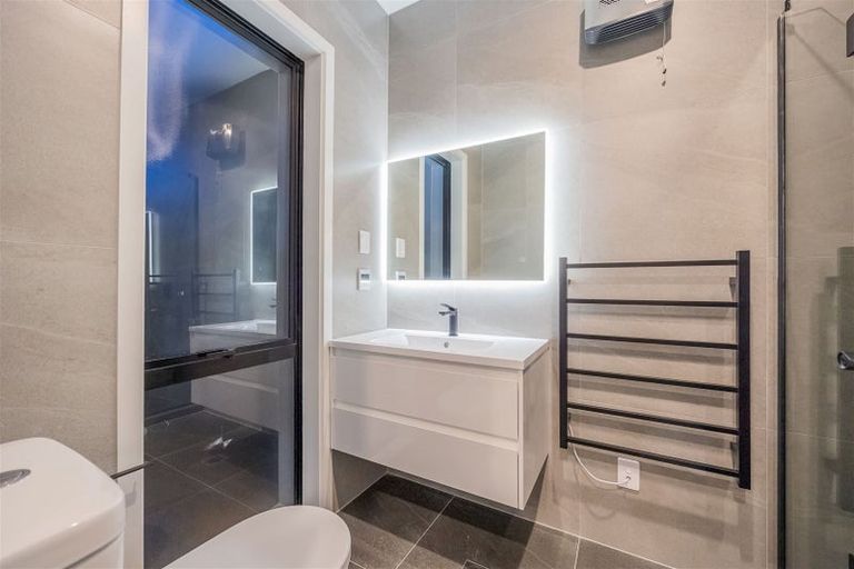 Photo of property in 17 Mcindoe Road, Kumeu, 0810