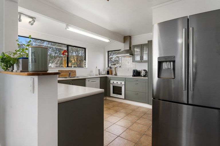 Photo of property in 30 Frimley Terrace, Waikanae Beach, Waikanae, 5036