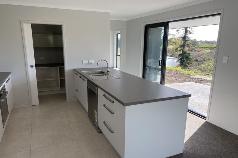 Photo of property in 9 Carriage Close, Omokoroa, 3114