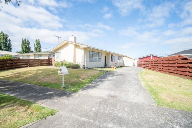 Photo of property in 37 Humphries Place, Awapuni, Palmerston North, 4412