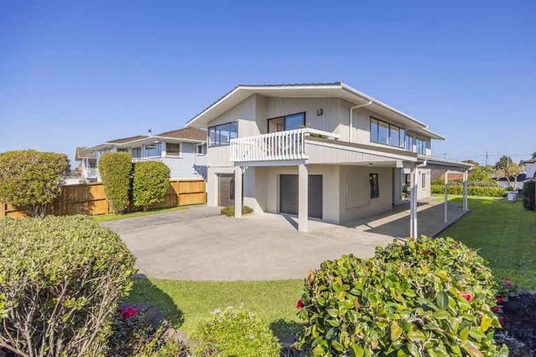 Photo of property in 13 Knightsbridge Drive, Forrest Hill, Auckland, 0620