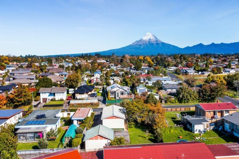 Photo of property in 22 Karaka Street, Inglewood, 4330