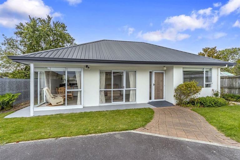 Photo of property in 34 Appleby Crescent, Burnside, Christchurch, 8053