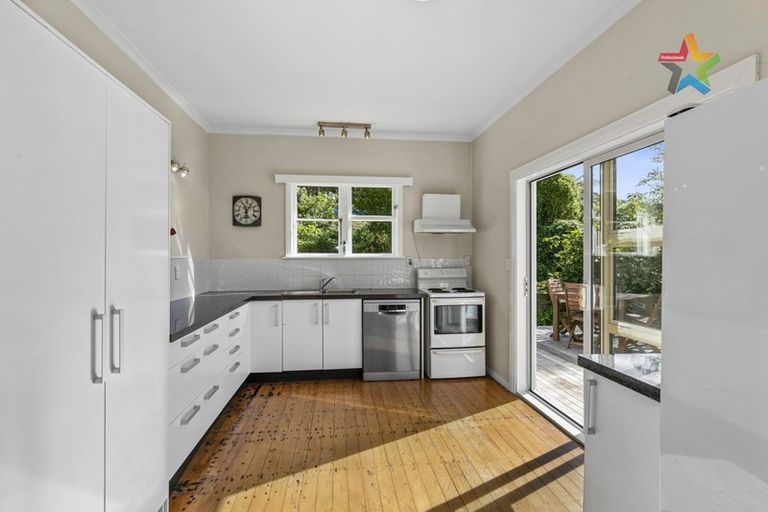 Photo of property in 46 Akatea Road, Korokoro, Lower Hutt, 5012