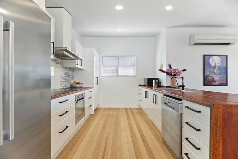 Photo of property in 43 Estuary Road, New Brighton, Christchurch, 8061