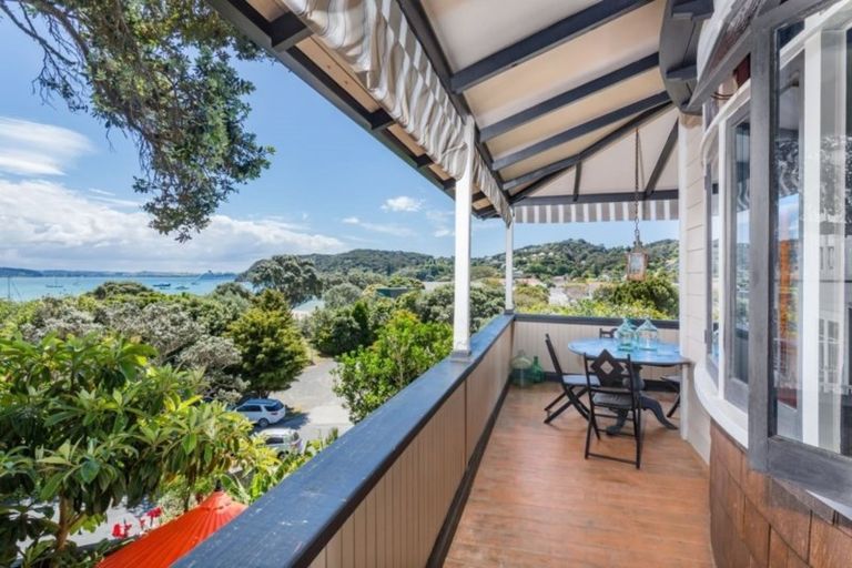 Photo of property in 1 Robertson Street, Russell, 0202