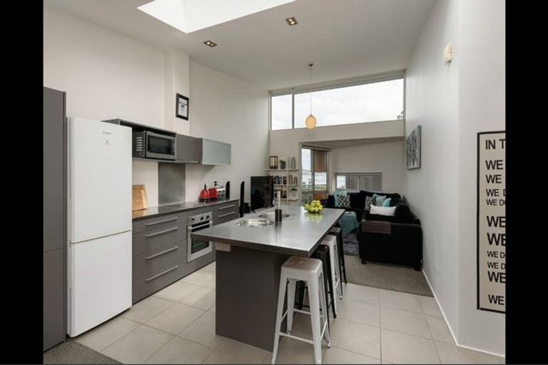 Photo of property in 8/2 Onslow Road, Khandallah, Wellington, 6035