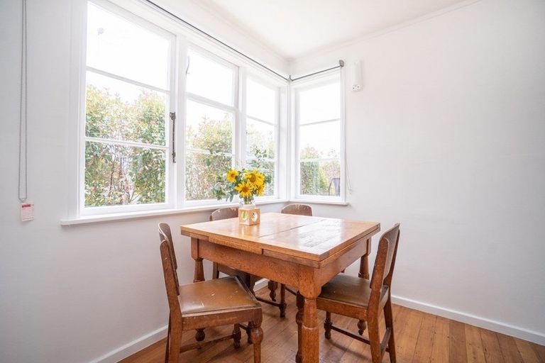 Photo of property in 6 Andrew Avenue, Roslyn, Palmerston North, 4414