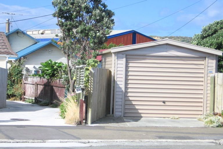 Photo of property in 85 Apu Crescent, Lyall Bay, Wellington, 6022