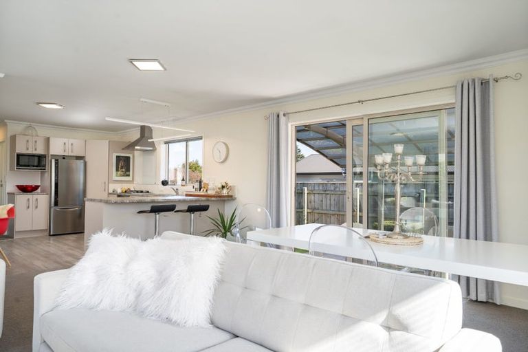 Photo of property in 2 Walnut Lane, Carterton, 5713