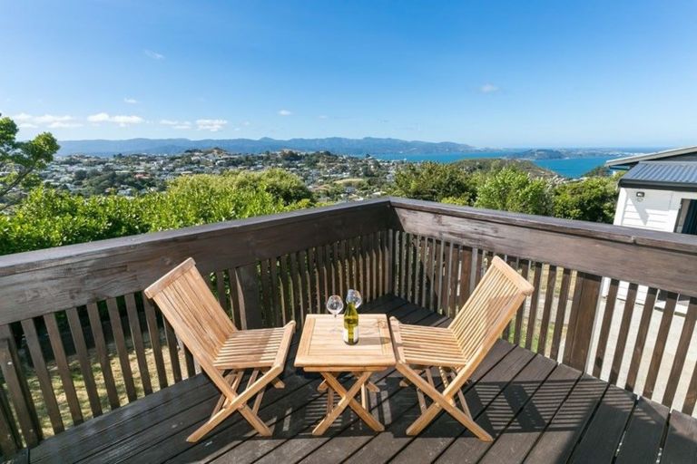 Photo of property in 14 Ruskin Road, Newlands, Wellington, 6037