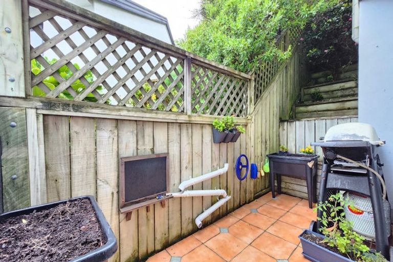 Photo of property in 8a Countess Close, Maupuia, Wellington, 6022