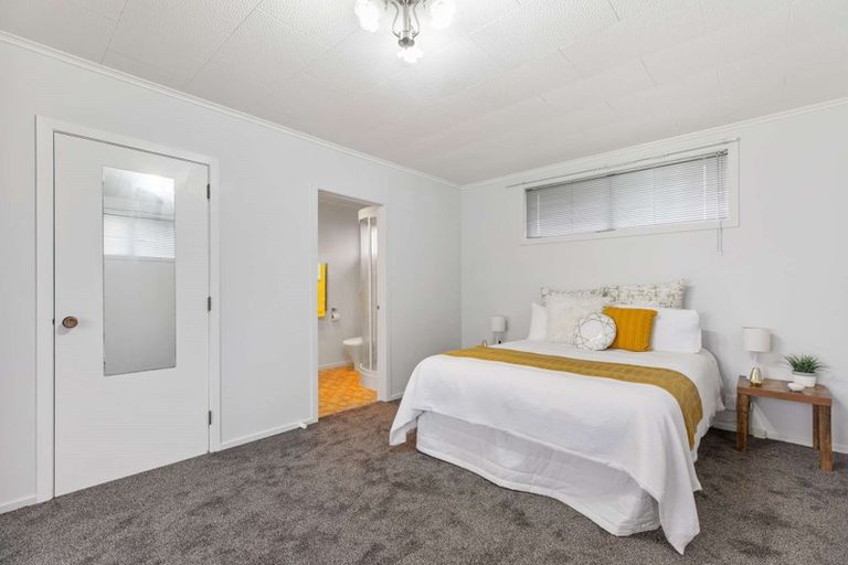 Photo of property in 11c Bamboo Grove, Kelston, Auckland, 0602