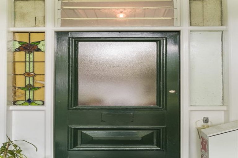 Photo of property in 31 Castle Street, Eltham, 4322