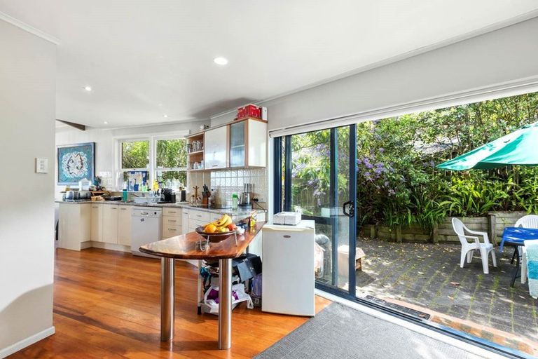 Photo of property in 20 Holt Avenue, Torbay, Auckland, 0630