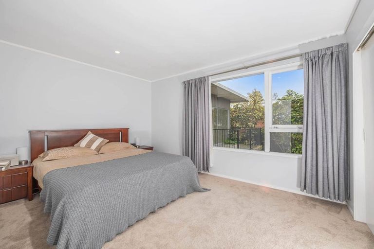 Photo of property in 2/4 Rangitoto Terrace, Milford, Auckland, 0620