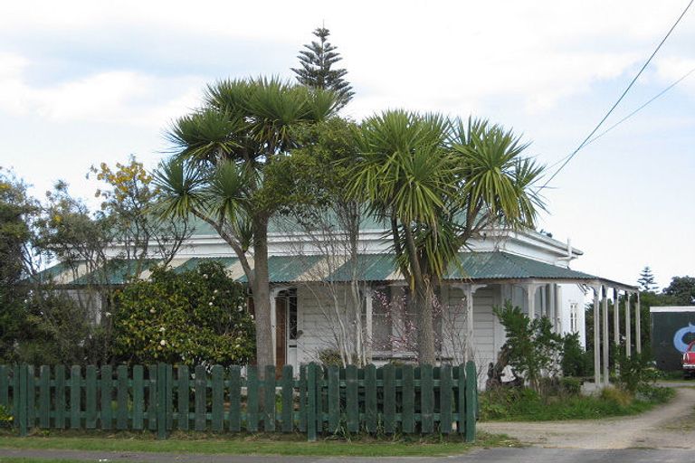Photo of property in 213 Puriri Street, Castlecliff, Whanganui, 4501