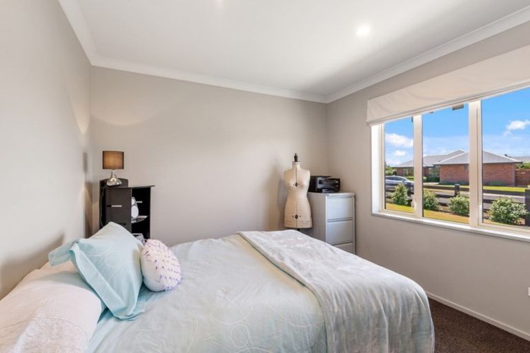 Photo of property in 2 Binyon Place, Rolleston, 7614