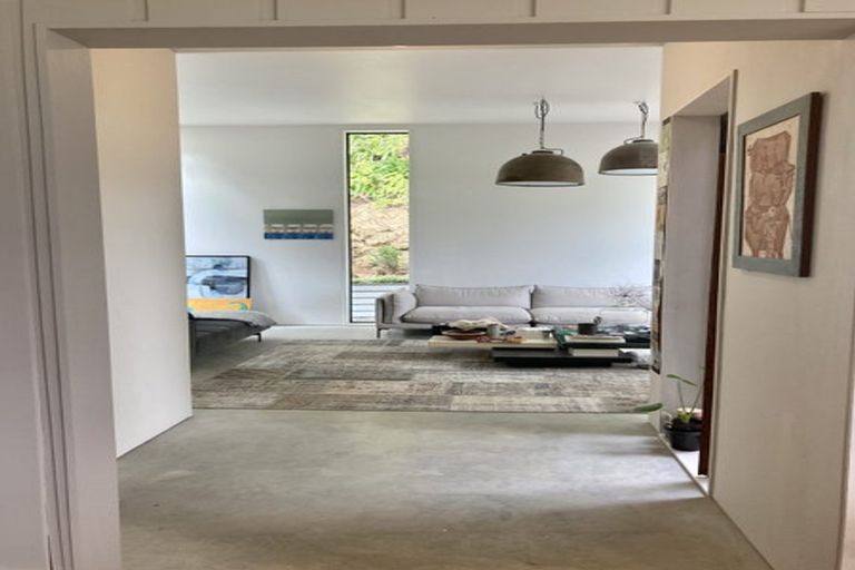 Photo of property in 11 Richmond Road, Mahina Bay, Lower Hutt, 5013