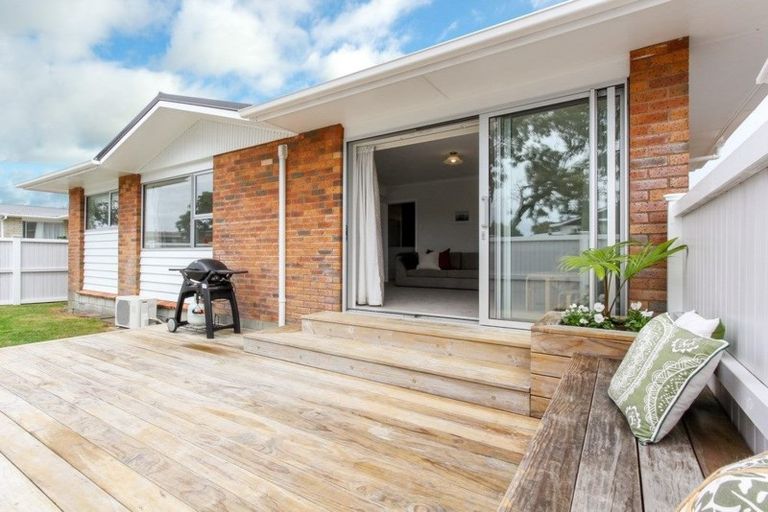 Photo of property in 30 Nevada Drive, Merrilands, New Plymouth, 4312