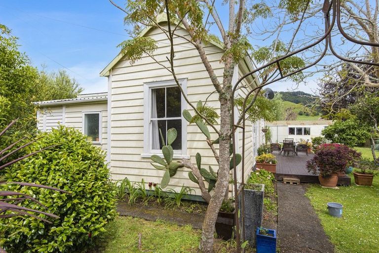 Photo of property in 16 George Street, Hikurangi, 0114