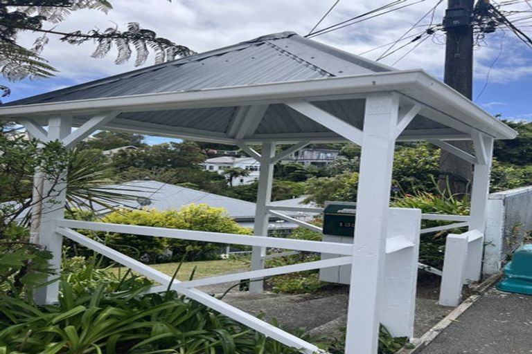 Photo of property in 135 Kelburn Parade, Kelburn, Wellington, 6012