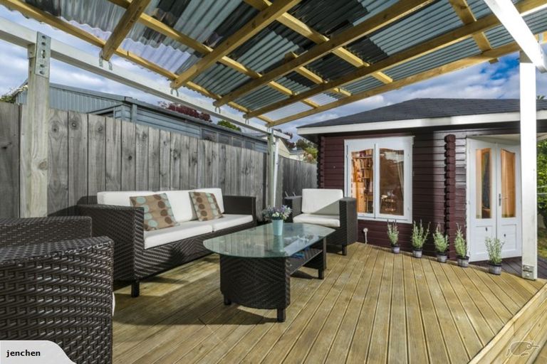 Photo of property in 6 Lauris Place, Birkdale, Auckland, 0626