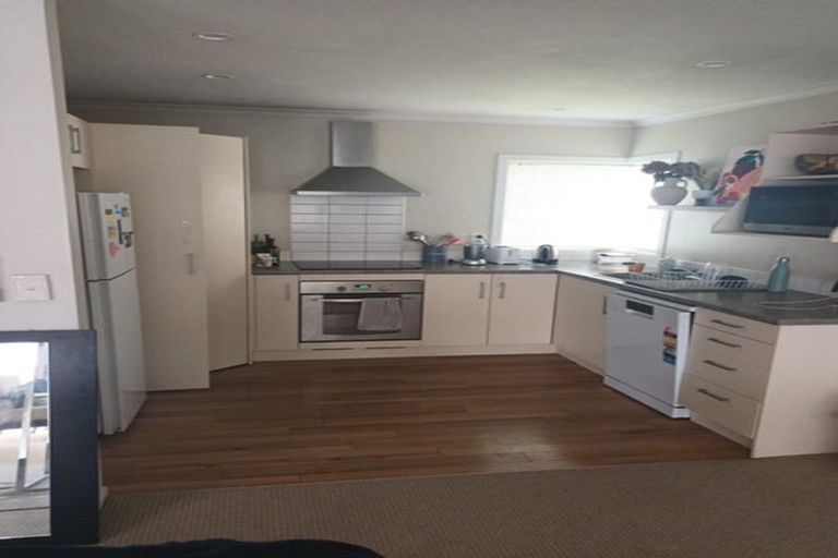 Photo of property in 2/64 Kawaha Point Road, Kawaha Point, Rotorua, 3010