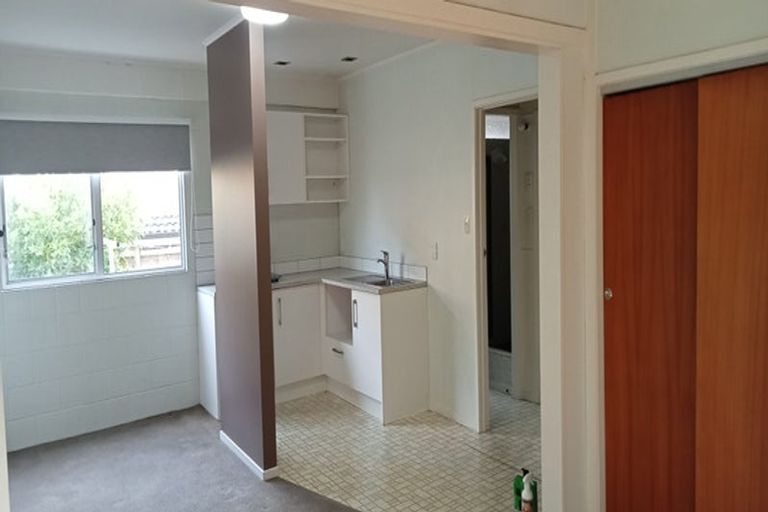 Photo of property in 1/21 Mcbreen Avenue, Northcote, Auckland, 0627