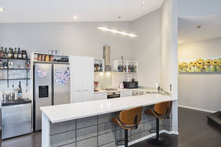 Photo of property in 94 Lake Panorama Drive, Henderson Valley, Auckland, 0612