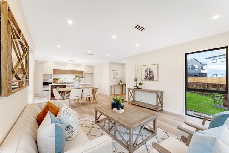 Photo of property in 13 Resnik Crescent, Kumeu, 0810