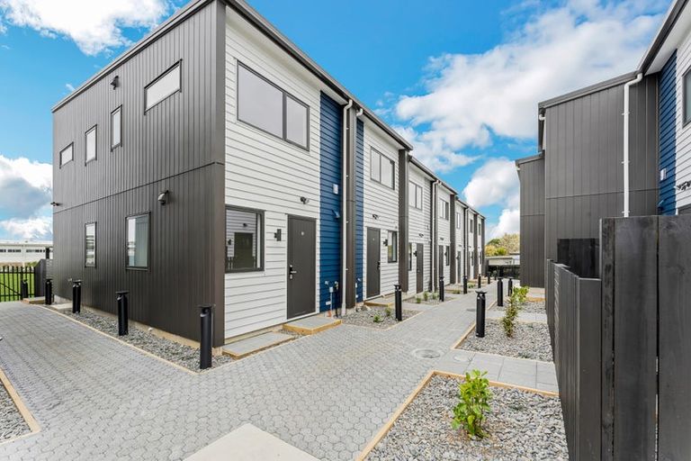 Photo of property in 17/17 Barneys Farm Road, Clendon Park, Auckland, 2103