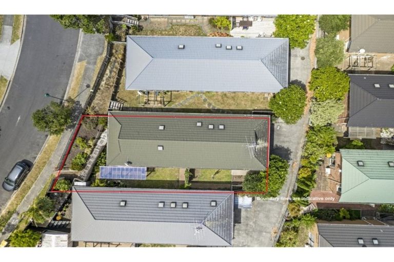 Photo of property in 3/12-20 Northcross Drive, Oteha, Auckland, 0632