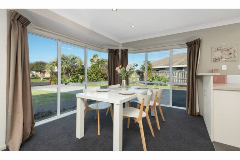 Photo of property in 18 Ocean Crest, Papamoa Beach, Papamoa, 3118