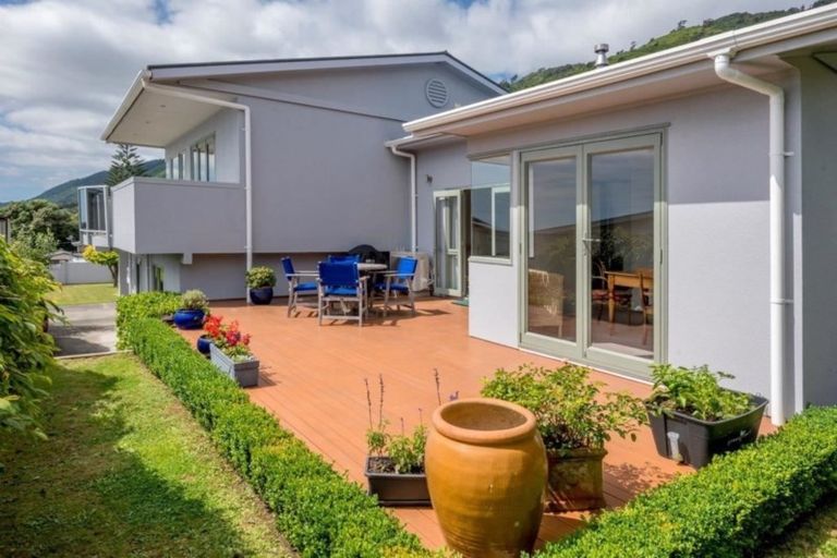 Photo of property in 4 Kaka Street, Waikanae, 5036