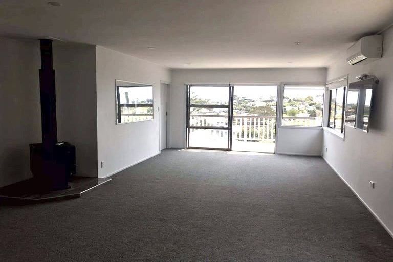 Photo of property in 5 Holiday Road, Stanmore Bay, Whangaparaoa, 0932
