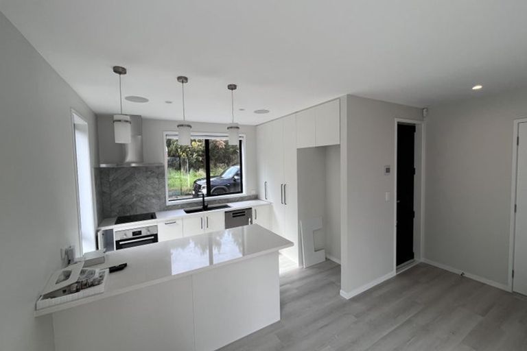 Photo of property in 15b Tiriwa Drive, Massey, Auckland, 0614