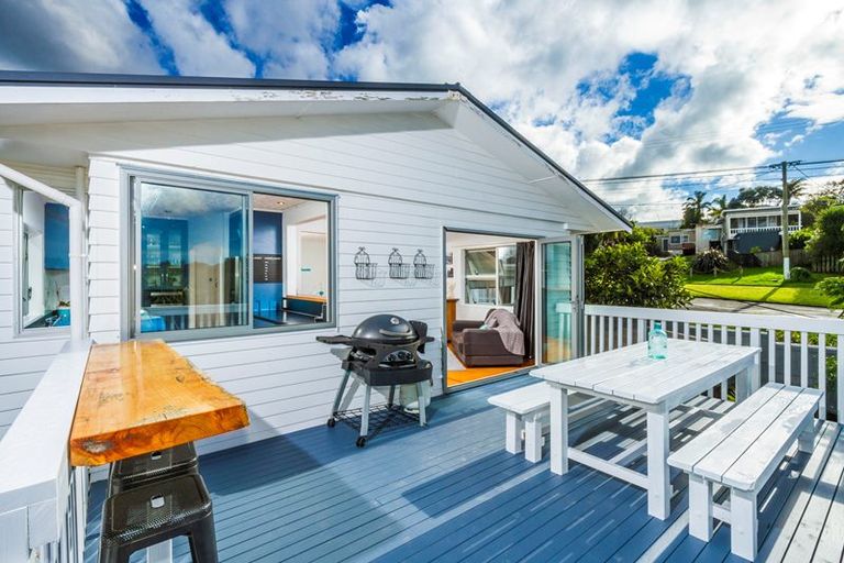 Photo of property in 1/2 Rock Isle Road, Torbay, Auckland, 0630