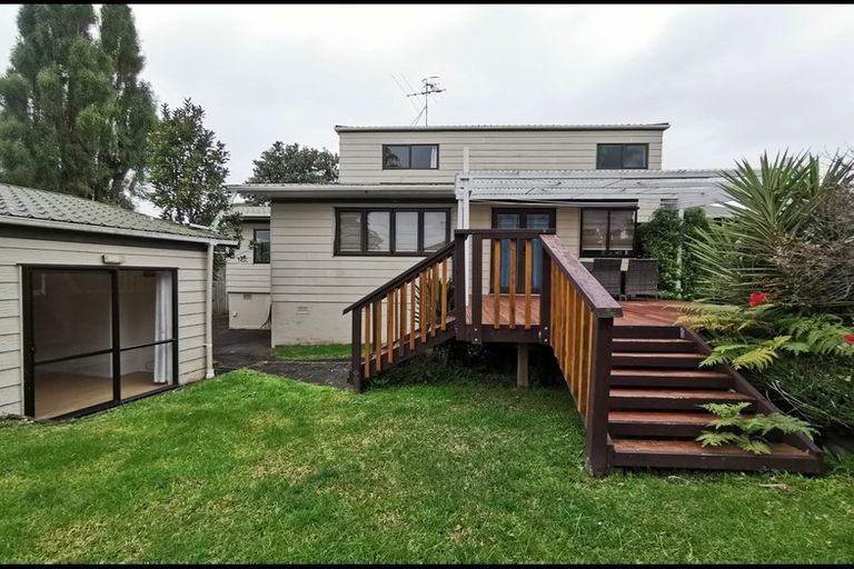 Photo of property in 16 Raphael Place, West Harbour, Auckland, 0618