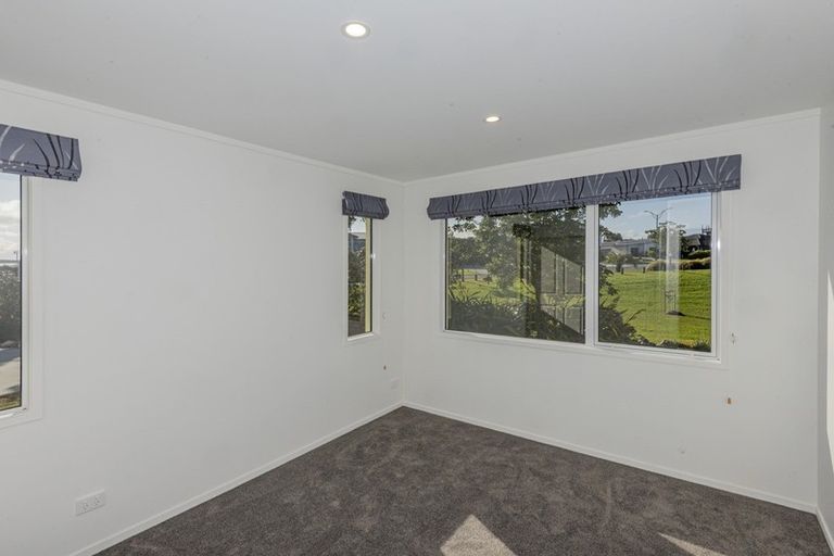 Photo of property in 17 Stace Hopper Drive, One Tree Point, 0118
